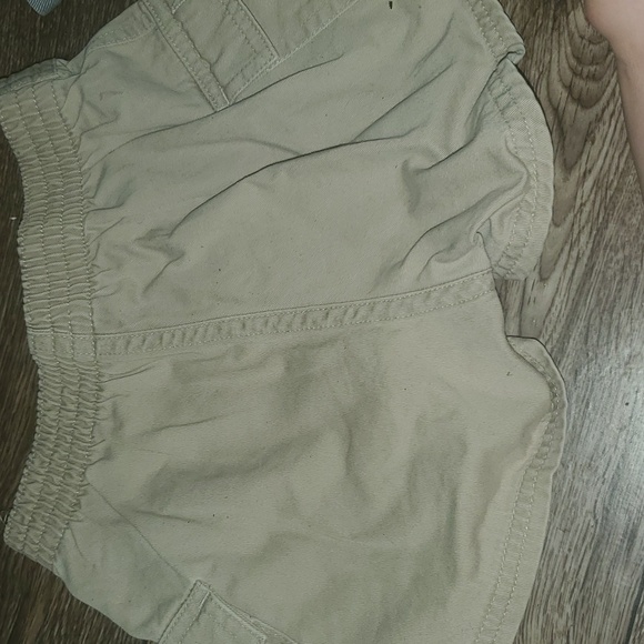 Kaki shorts - Picture 2 of 3